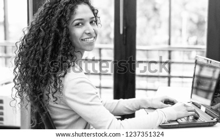 Similar – Foto Bild Eine lächelnde Frau, die eine Taube aus ihrer Hand füttert.