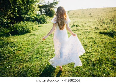 46,959 Girl running in dress Images, Stock Photos & Vectors | Shutterstock