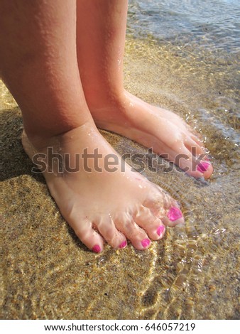 Young girls long toes Young girls long toes would like