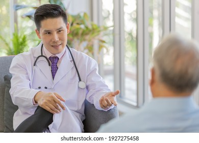 8,575 Asian doctor explaining Images, Stock Photos & Vectors | Shutterstock