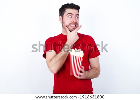 Similar – kleiner Junge Kind mit Popcorn auf blauem Hintergrund