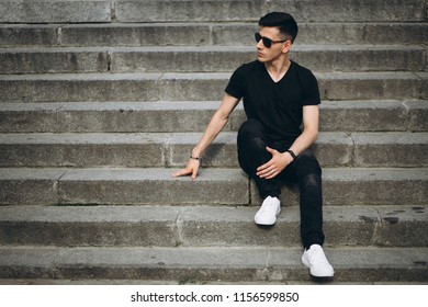 Featured image of post The Best 28 Male Sitting Poses Photography