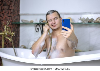 Selfies guy bathroom Why Guys