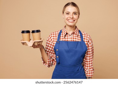 Joven mujer feliz barista