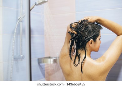 Hot Chicks In The Shower