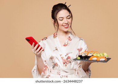 La mujer feliz joven