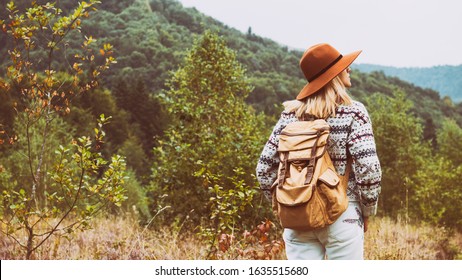 ノスタルジック 女性 草原 の画像 写真素材 ベクター画像 Shutterstock