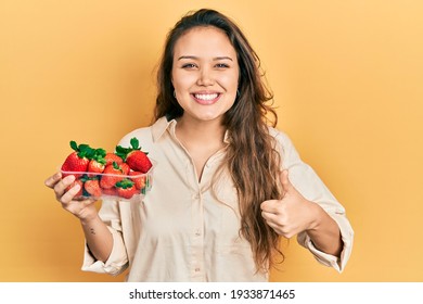 女性 いちご の画像 写真素材 ベクター画像 Shutterstock