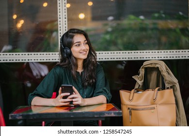 1,083 Indian girl luggage Images, Stock Photos & Vectors | Shutterstock