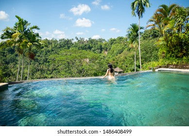 A Young Korean Woman Who Enjoys Swimming Naked In Bali's Ubud Pool Villa For Her Summer Vacation.