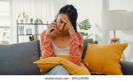 Brünette Transe am Sofa bearbeitet Brünette Transe am Sofa bearbeitet