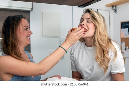 Lesbians Eating Each Other