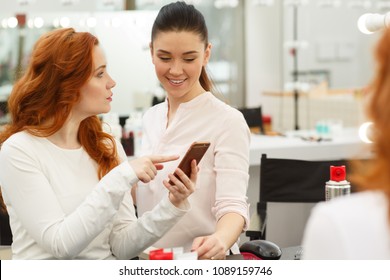 Hairstylist Woman Images Stock Photos Vectors Shutterstock