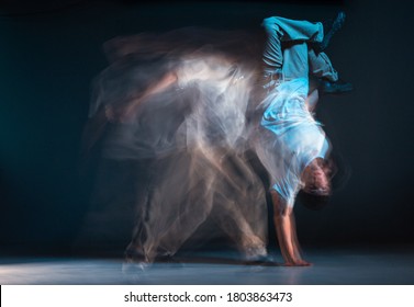 Joven bailarín bailando hip