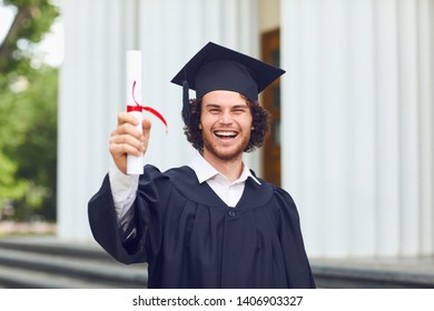 67,220 Graduation Male Images, Stock Photos & Vectors | Shutterstock