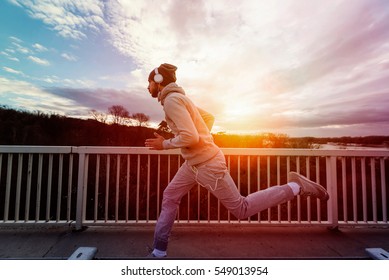 11,530 Man running headphones Images, Stock Photos & Vectors | Shutterstock