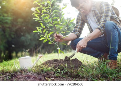 Man Kneeling Images, Stock Photos & Vectors 