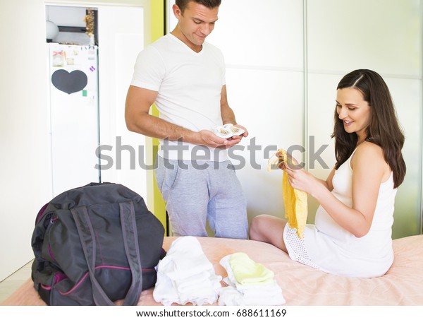 pregnant woman hospital bag