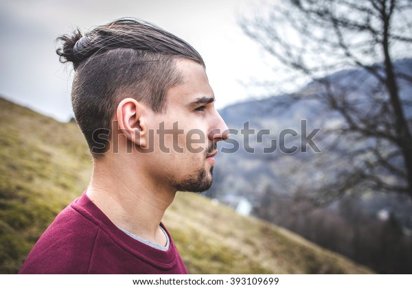 Suchen Sie Nach Junge Mann Mit Samurai Haarschnitt Stockbildern In Hd Und Millionen Weiteren Lizenzfreien Stockfotos Illustrationen Und Vektorgrafiken In Der Shutterstock Kollektion Jeden Tag Werden Tausende Neue Hochwertige Bilder Hinzugefugt