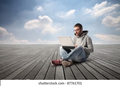 44,914 Man Using Laptop Outdoor Images, Stock Photos & Vectors ...