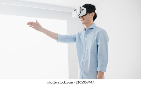 Young Man Tapping Shoulder VR Image