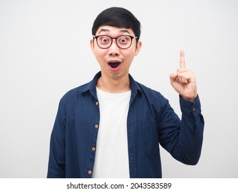 Young Man Wearing Glasses Feeling Amazed With Get Some Idea Show Finger Up White Background