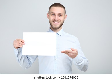 407,915 Business People Holding Sign Images, Stock Photos & Vectors 