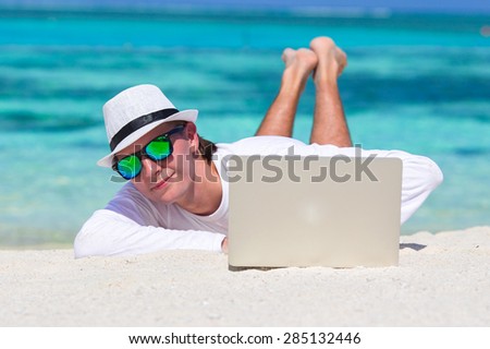 Similar – Foto Bild Konzept des digitalen Nomaden oder Remote Workers.