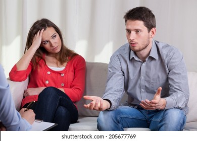 Young Marriage In Crisis Trying Solve Problem During Psychotherapy 