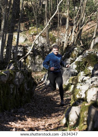 Similar – Foto Bild Junger Mann, der während des Trainings im Wald im Freien läuft.