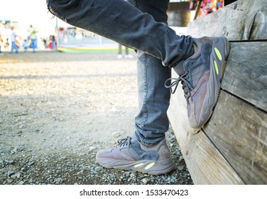 wearing yeezy 700 mauve