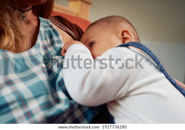 12,205 Breastfeeding Baby Boy Images, Stock Photos & Vectors | Shutterstock