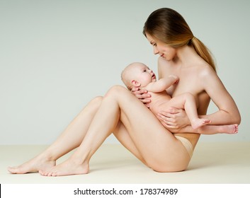 Naked Breastfeeding