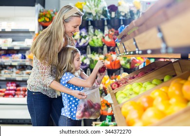 Young mother with her daughter at supermarket - Powered by Shutterstock