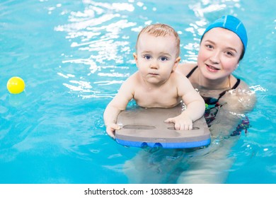Teaches Baby How To Swim With Noodle And Ring Teaches Baby How To Swim With Noodle And Ring