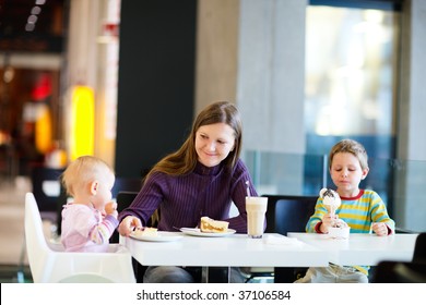 3,566 Family eating mall Images, Stock Photos & Vectors | Shutterstock