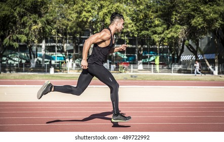 7,896 Athlete Sprinter Muscle Images, Stock Photos & Vectors 