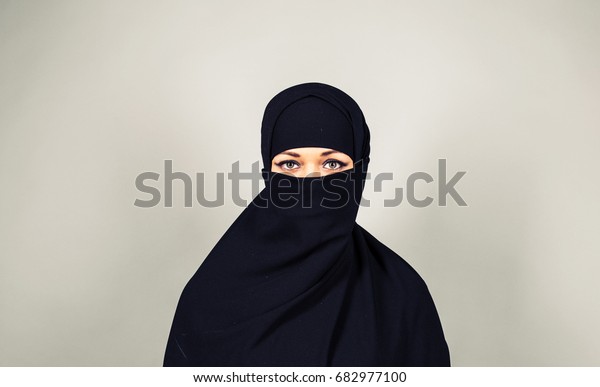 Young Muslim Woman Wearing Niqab Stock Photo (Edit Now) 682977100