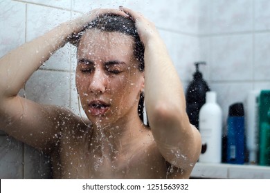 Hot Chicks In The Shower