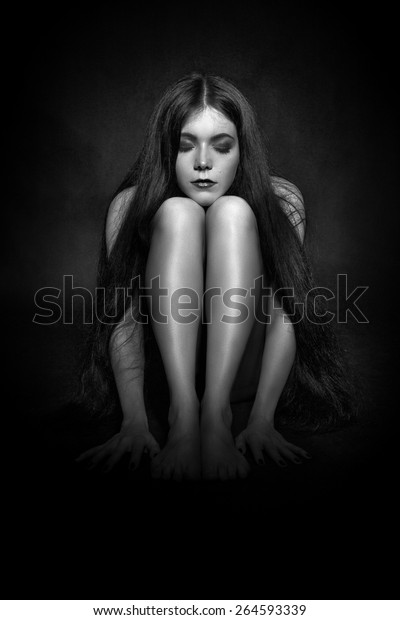 Young Naked Woman Sitting Dark Monochrome库存照片264593339 Shutterstock 