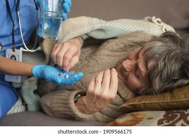 1,315 Nurse giving water Images, Stock Photos & Vectors | Shutterstock