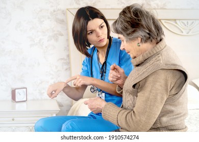 Young nurse explains to an elderly patient that it is necessary to observe the daily regimen, proper nutrition and take medications on time for a high-quality of treatment and therapy.  - Shutterstock ID 1910574274