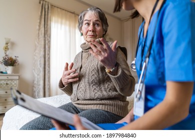 A Young Nurse Takes Care Of An Elderly 80-year-old Woman At Home, Explains The Methods Of Treatment. The Pensioner Is Unhappy And Does Not Understand The Dialogue With The Conflict.