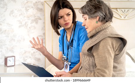 A Young Nurse Takes Care Of An Elderly 80-year-old Woman At Home, Explains The Methods Of Treatment. The Pensioner Is Unhappy And Does Not Understand The Dialogue With The Conflict.