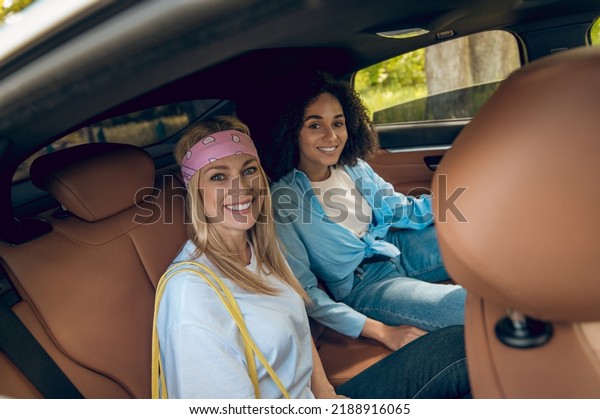 Young\
people in the car looking happy and\
contented