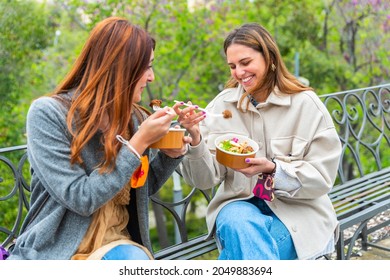 Young People Eating Take Away Food At City Park - Concept With Happy People Having Fun Together. Group Of Young Friends Enjoying Meal In Outdoor