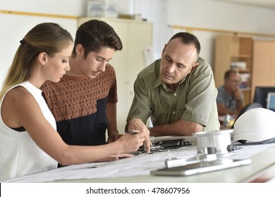 Young People In Engineering Training Class