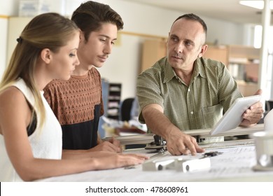 Young People In Engineering Training Class