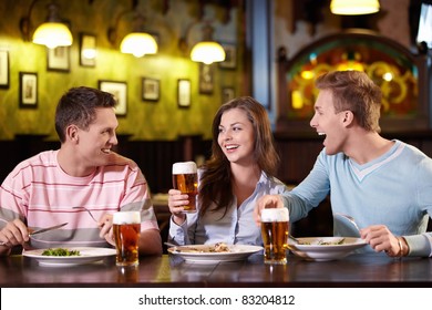 Young people have dinner at a restaurant