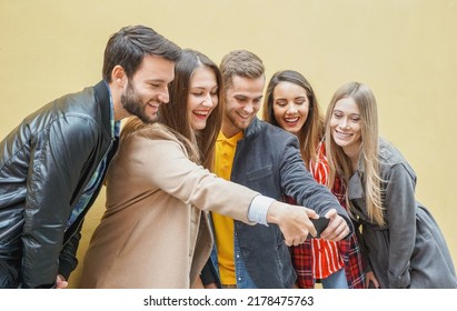 Young People Using Smartphones - Group Of Social Media Co Workers Having Fun And Takeing A Selfie - Obsessed With Online And Shareing Lifestyle Moments -  Technology Concept